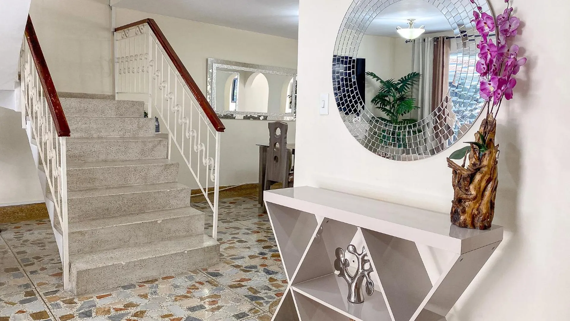 Casa Con Piscina Privada En Cali, Cerca A Cosmocentro Villa Colombia