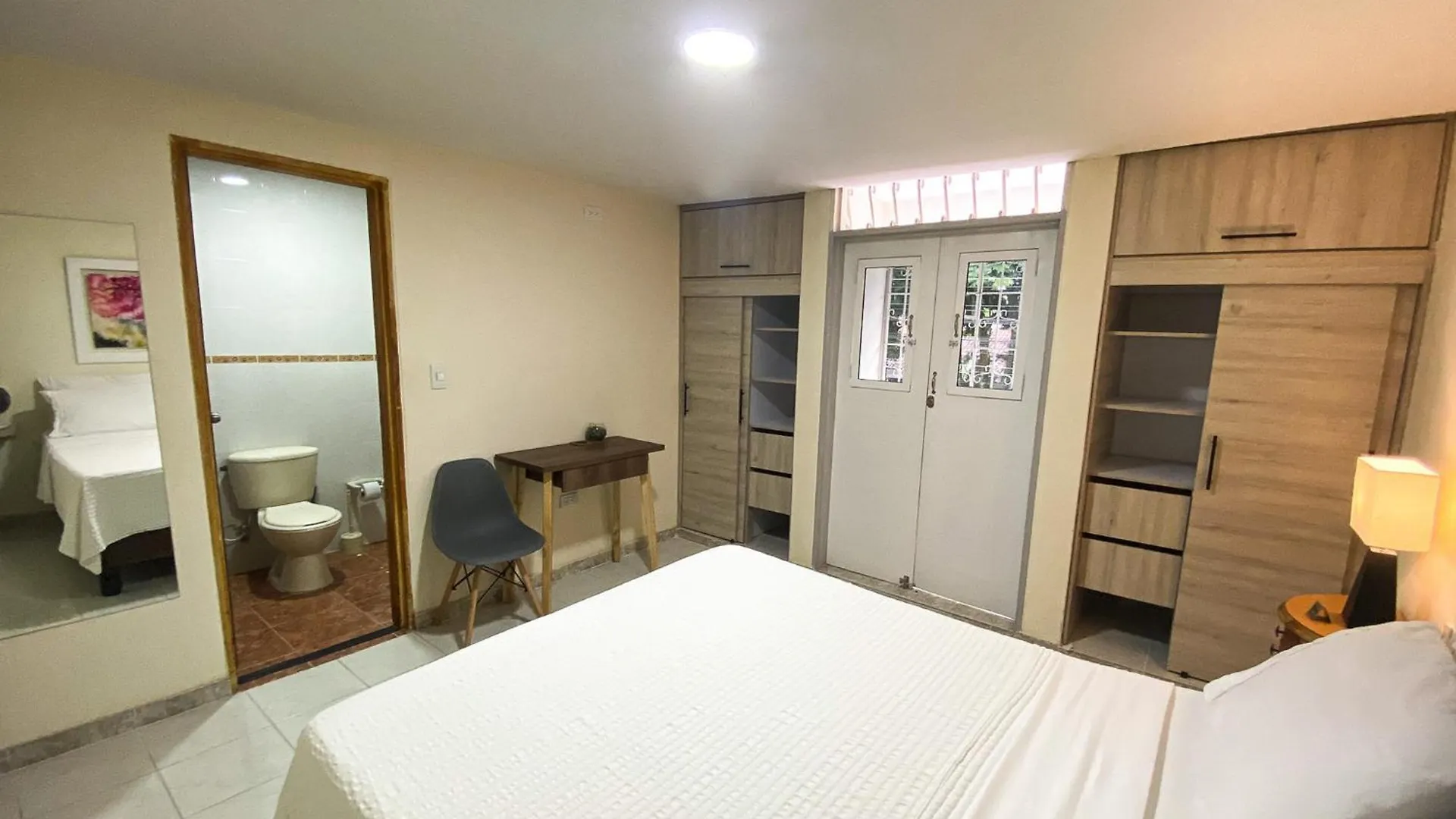 Casa Con Piscina Privada En Cali, Cerca A Cosmocentro Villa 0*, Cali Colombia