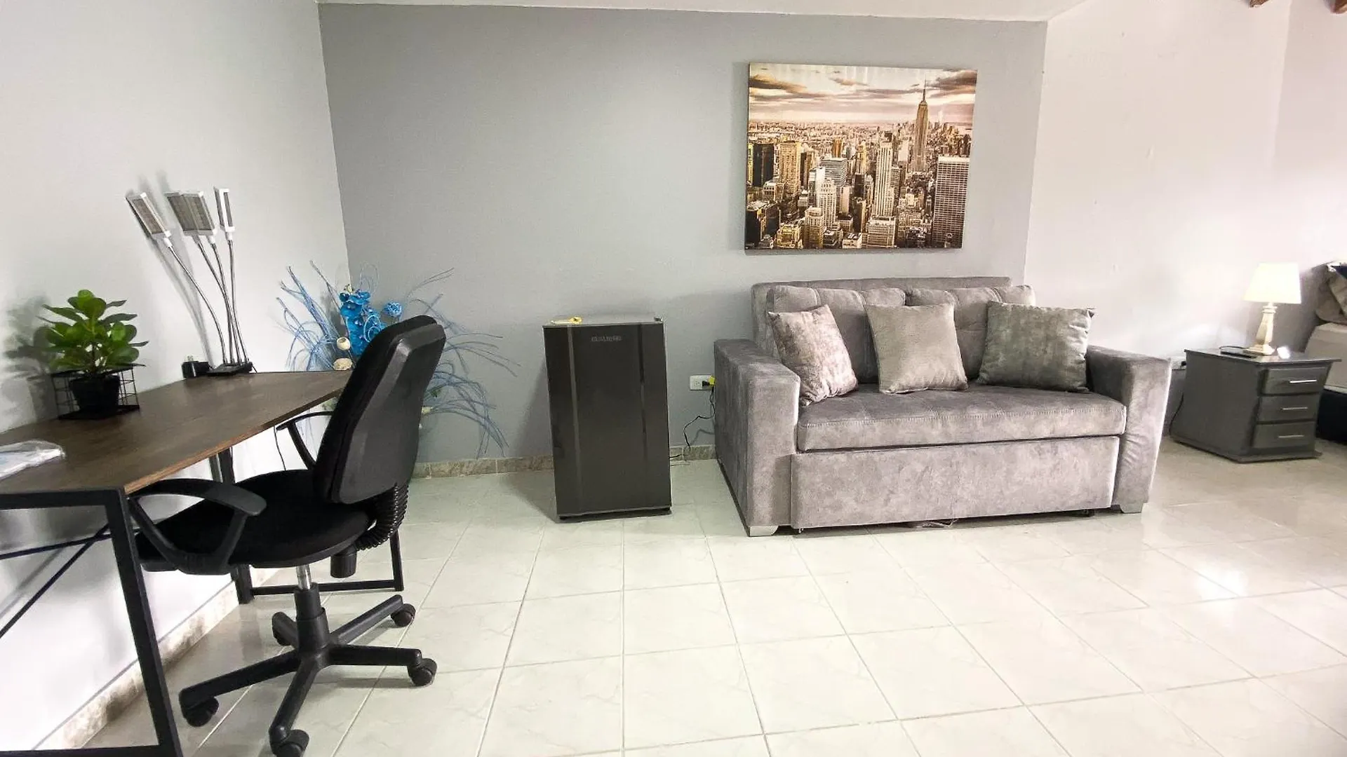 Casa Con Piscina Privada En Cali, Cerca A Cosmocentro Villa 0*, Cali Colombia